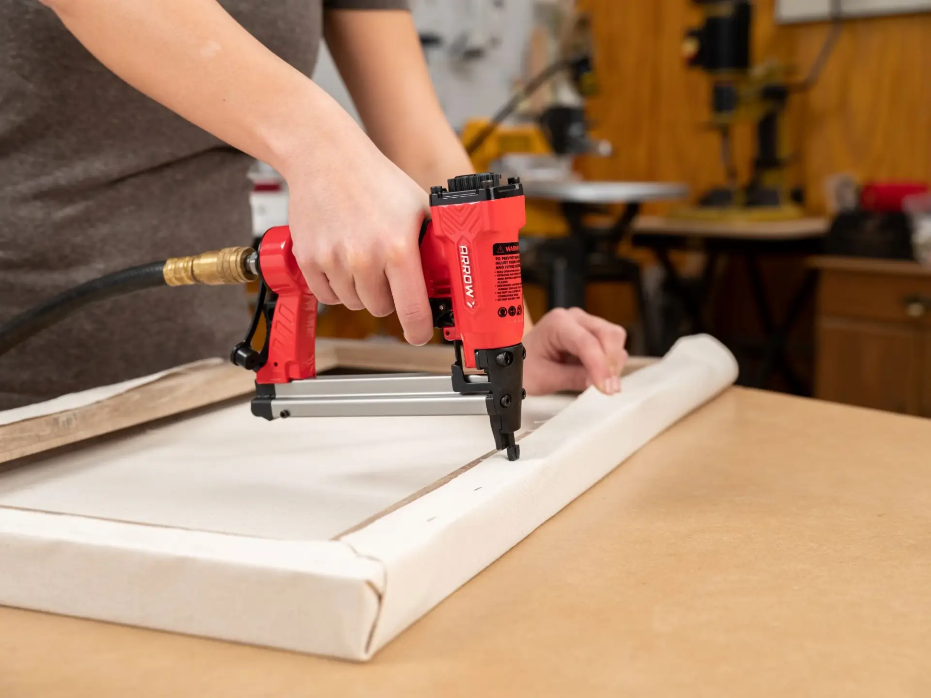 5 pneumatic staple gun pt50 lifestyle image 2 32384